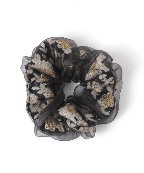 studio CLIP(スタディオクリップ)の「【daily CLIP】刺繍シュシュ(シュシュ・レディース・ブラック/ベージュ・FREE)」の2枚目の写真