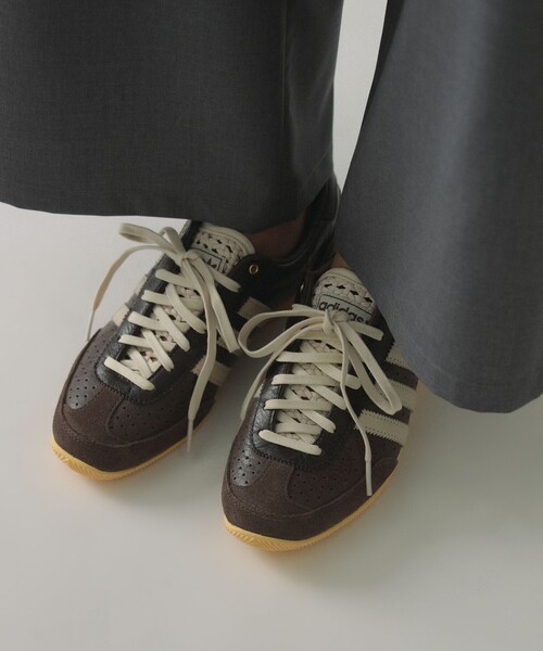 adidas(アディダス)の「adidas / JAPAN W(スニーカー・レディース・ダークブラウン/イエロー・24.5cm/24.0cm/23.5cm/23.0cm/25.0cm)」の2枚目の写真