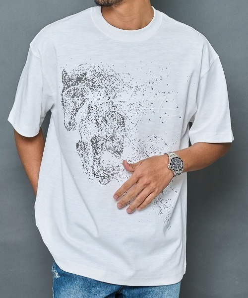 ARULE(アルール)の「『ARULE/アルール』ホースラインストーン刺繍半袖Tシャツ【GC】(Tシャツ/カットソー・メンズ・ブラック/ホワイト・L/M)」の2枚目の写真