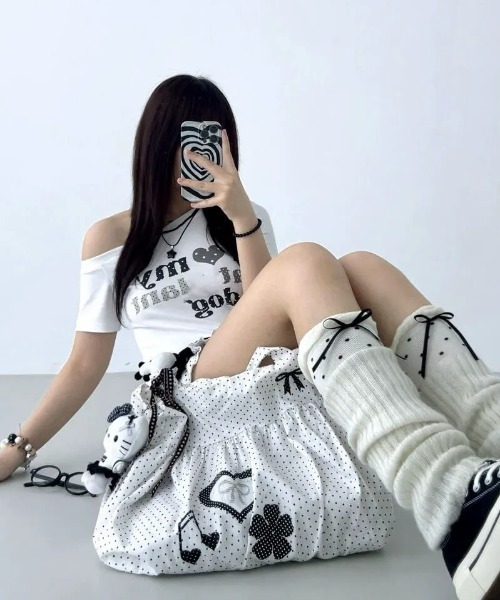 SHEPP(シープ)の「Y2K ドットハート柄グラフィックワンショルダー半袖Tシャツ(Tシャツ/カットソー・レディース・ホワイト・S/M)」の5枚目の写真