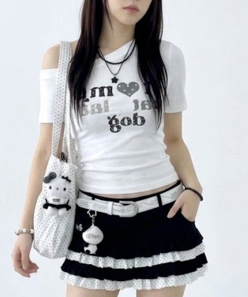 SHEPP(シープ)の「Y2K ドットハート柄グラフィックワンショルダー半袖Tシャツ(Tシャツ/カットソー・レディース・ホワイト・S/M)」の2枚目の写真