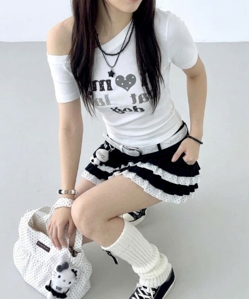 SHEPP(シープ)の「Y2K ドットハート柄グラフィックワンショルダー半袖Tシャツ(Tシャツ/カットソー・レディース・ホワイト・S/M)」の4枚目の写真