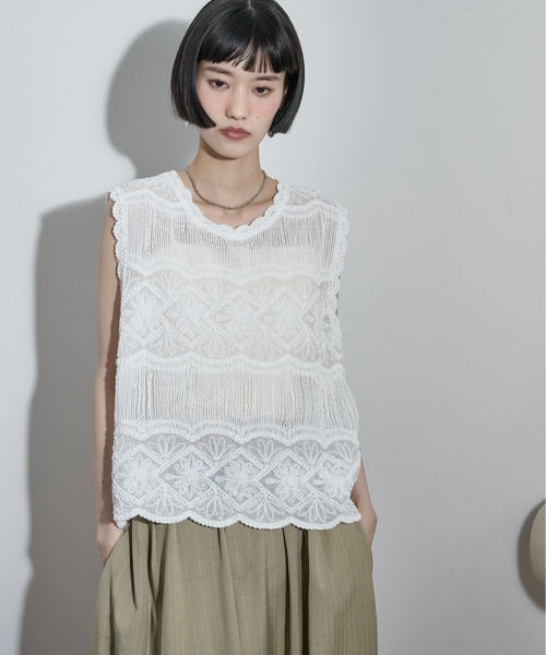 THE YOn(ザヨン)の「トーションレース刺繍ノースリブラウス(その他トップス・レディース・オフホワイト/ブラック・FREE)」の3枚目の写真