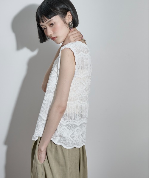 THE YOn(ザヨン)の「トーションレース刺繍ノースリブラウス(その他トップス・レディース・オフホワイト/ブラック・FREE)」の4枚目の写真