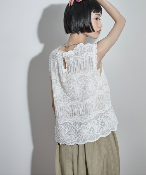 THE YOn(ザヨン)の「トーションレース刺繍ノースリブラウス(その他トップス・レディース・オフホワイト/ブラック・FREE)」の5枚目の写真