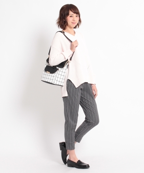 HusHusH（ハッシュアッシュ）の「Vネックニットプルオーバー（ニット/セーター・レディース・ブルー/グリーン/ピンク/ホワイト・03/02）」の11枚目の写真