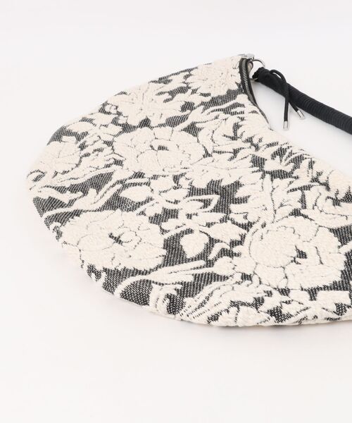 Desigual(デシグアル)の「Floral Moon Shoulder Bag/フローラルムーンショルダーバッグ(ショルダーバッグ・レディース・ブラック・FREE)」の4枚目の写真