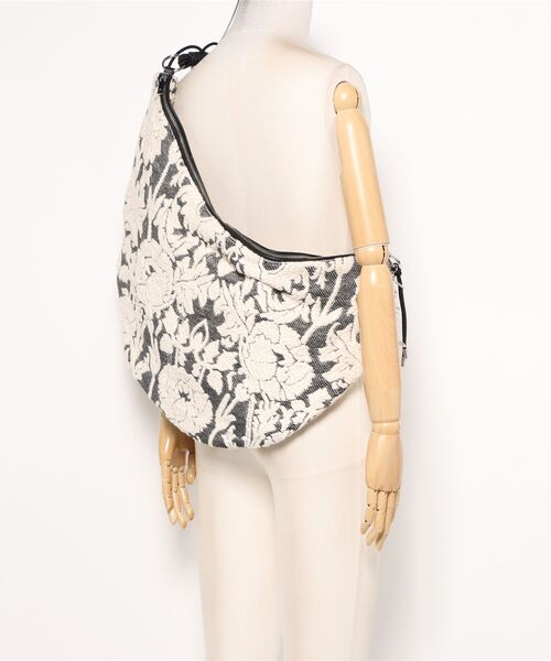 Desigual(デシグアル)の「Floral Moon Shoulder Bag/フローラルムーンショルダーバッグ(ショルダーバッグ・レディース・ブラック・FREE)」の2枚目の写真