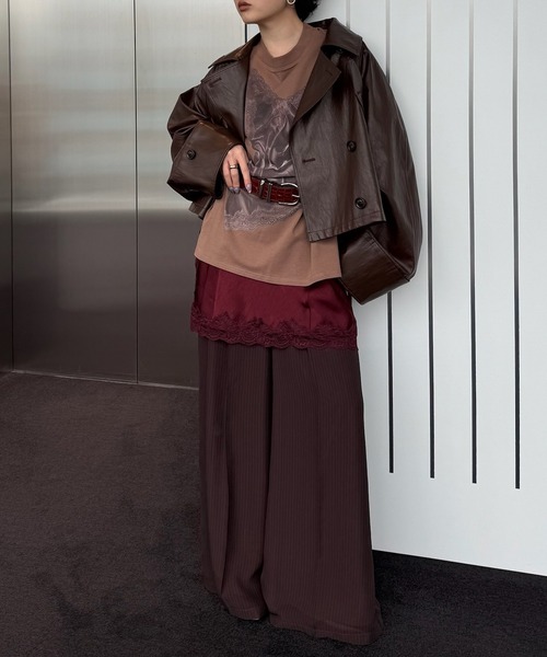 Ameri（アメリ）の「DRAWSTRING YOKE SYNTHETIC LEATHER SHORT COAT（トレンチコート・レディース・ブラウン/ブラック・SMALL/MEDIUM）」の6枚目の写真