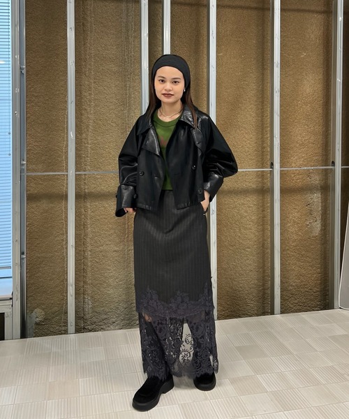 Ameri（アメリ）の「DRAWSTRING YOKE SYNTHETIC LEATHER SHORT COAT（トレンチコート・レディース・ブラウン/ブラック・SMALL/MEDIUM）」の10枚目の写真