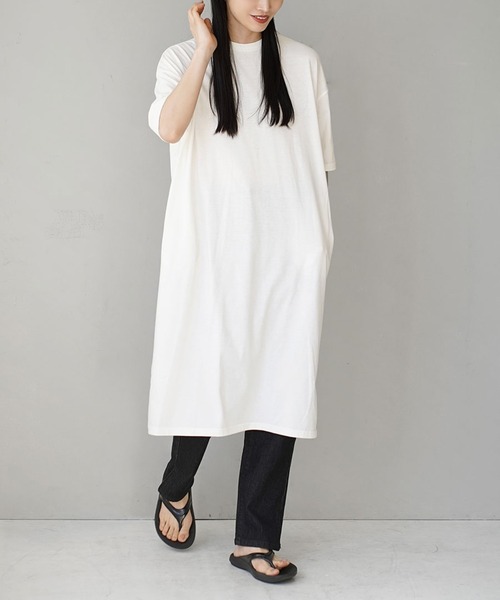 zootie(ズーティー)の「URBAN PLUS TEEワンピース(ワンピース・レディース・ブラック/グレイッシュブルー/ライトブルー/テラコッタ/ダークグリーン/チャコール/アイボリー/ネイビー/オフホワイト/グレイッシュベージュ/ブラウン系その他/ライトベージュ/スモークピンク・マキシ丈/ミモレ丈)」の2枚目の写真