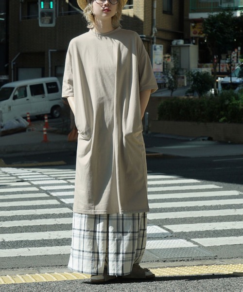 zootie(ズーティー)の「URBAN PLUS TEEワンピース(ワンピース・レディース・ブラック/グレイッシュブルー/ライトブルー/テラコッタ/ダークグリーン/チャコール/アイボリー/ネイビー/オフホワイト/グレイッシュベージュ/ブラウン系その他/ライトベージュ/スモークピンク・マキシ丈/ミモレ丈)」の9枚目の写真