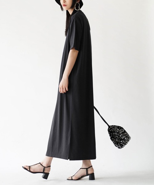 zootie(ズーティー)の「URBAN PLUS TEEワンピース(ワンピース・レディース・ブラック/グレイッシュブルー/ライトブルー/テラコッタ/ダークグリーン/チャコール/アイボリー/ネイビー/オフホワイト/グレイッシュベージュ/ブラウン系その他/ライトベージュ/スモークピンク・マキシ丈/ミモレ丈)」の4枚目の写真