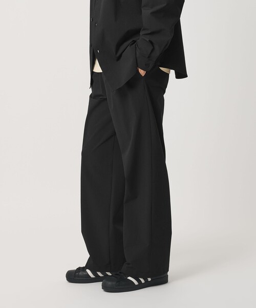 BEAUTY&YOUTH UNITED ARROWS(ビューティーアンドユースユナイテッドアローズ)の「360°MASTER 1プリーツ ストレート イージーパンツ NO.8 セットアップ対応 撥水 ストレッチ ウォッシャブル(その他パンツ・メンズ・ブラック/ダークブラウン/ダークグレー・M/S/XL/L)」の1枚目の写真