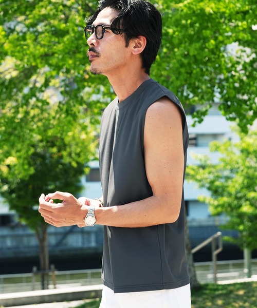jiggys shop(ジギーズショップ)の「接触冷感 Q-MAX0.3 UVカット 鹿の子 ルーズフィット ノースリーブ タンクトップ(タンクトップ・メンズ・チャコールグレー/ホワイト・LARGE/X-LARGE/MEDIUM)」の14枚目の写真