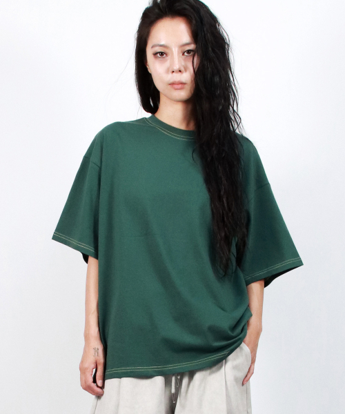DEMARC（ドゥマーク）の「OUTSTITCH BOXY SHORT SLEEVE TEE - khaki（Tシャツ/カットソー・レディース・その他・MEDIUM/LARGE）」の2枚目の写真