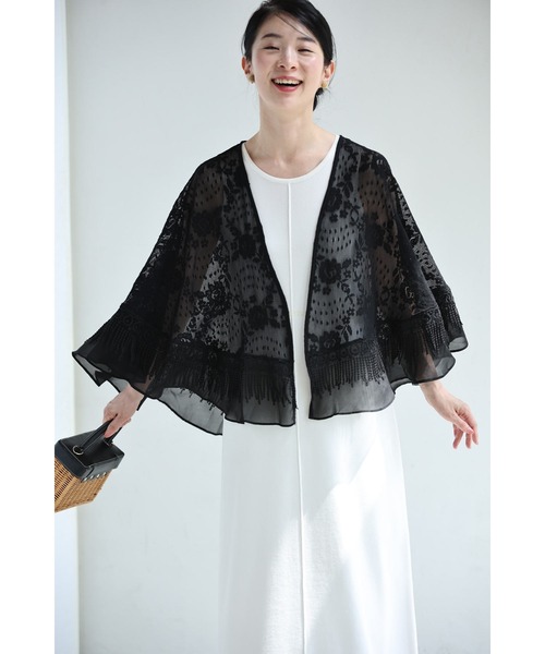 cawaii(カワイイ)の「ズレ落ちにくい「着る」レースショール(カーディガン/ボレロ・レディース・ブラック/アイボリー・FREE)」の9枚目の写真