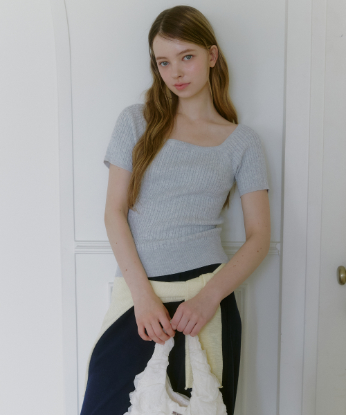 MICANE（ミケーネ）の「カーメンツイストショートスリーブニットT（Tシャツ/カットソー・レディース・レッド/ライトグレー/スカイブルー/アイボリー・1/2/3/4）」の18枚目の写真