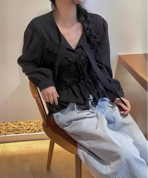 &soiree(アンドソワレ)の「フロントフリルレースアップシアーキャミソール(Tシャツ/カットソー・レディース・ブラック/アイボリー/ピンク・FREE)」の2枚目の写真
