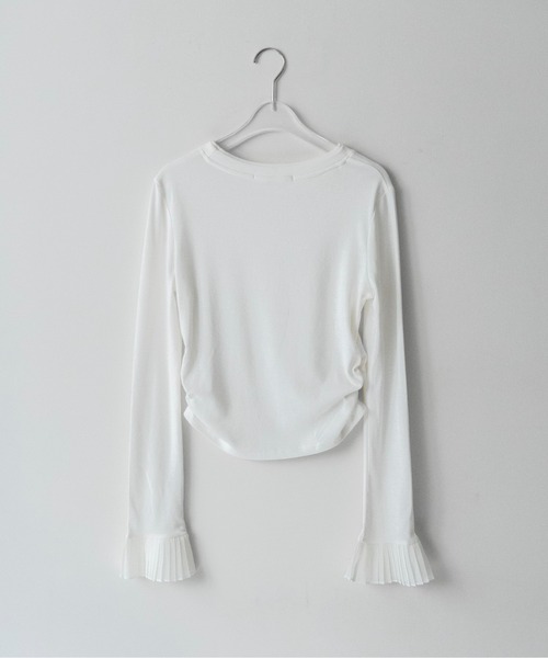 on:nue(オンニュ)の「【on:nue】プリーツカフスロングスリーブカットソー /26-27 AW COLLECTION(Tシャツ/カットソー・レディース・ホワイト/ブラック・FREE)」の11枚目の写真