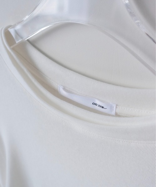 on:nue(オンニュ)の「【on:nue】プリーツカフスロングスリーブカットソー /26-27 AW COLLECTION(Tシャツ/カットソー・レディース・ホワイト/ブラック・FREE)」の9枚目の写真