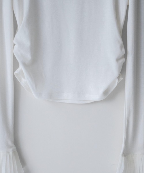 on:nue(オンニュ)の「【on:nue】プリーツカフスロングスリーブカットソー /26-27 AW COLLECTION(Tシャツ/カットソー・レディース・ホワイト/ブラック・FREE)」の6枚目の写真