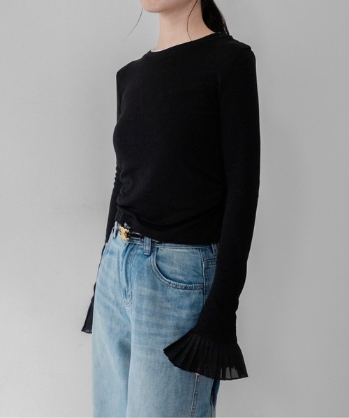 on:nue(オンニュ)の「【on:nue】プリーツカフスロングスリーブカットソー /26-27 AW COLLECTION(Tシャツ/カットソー・レディース・ホワイト/ブラック・FREE)」の21枚目の写真