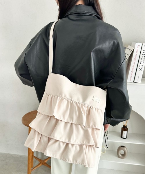 wears（ウェアーズ）の「【A4収納可】フリルショルダーバッグ ティアードバッグ（ショルダーバッグ・レディース・ブラック/ピンク/グレー/オフホワイト・FREE）」の21枚目の写真