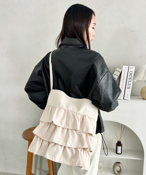wears（ウェアーズ）の「【A4収納可】フリルショルダーバッグ ティアードバッグ（ショルダーバッグ・レディース・ブラック/ピンク/グレー/オフホワイト・FREE）」の22枚目の写真