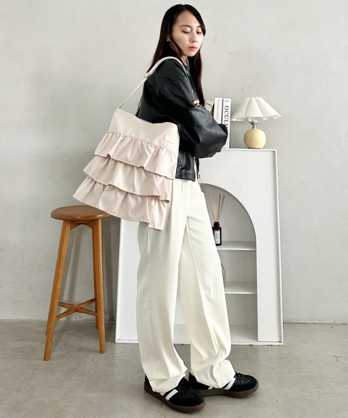 wears（ウェアーズ）の「【A4収納可】フリルショルダーバッグ ティアードバッグ（ショルダーバッグ・レディース・ブラック/ピンク/グレー/オフホワイト・FREE）」の20枚目の写真