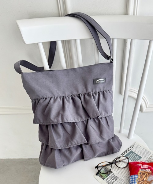 wears（ウェアーズ）の「【A4収納可】フリルショルダーバッグ ティアードバッグ（ショルダーバッグ・レディース・ブラック/ピンク/グレー/オフホワイト・FREE）」の14枚目の写真