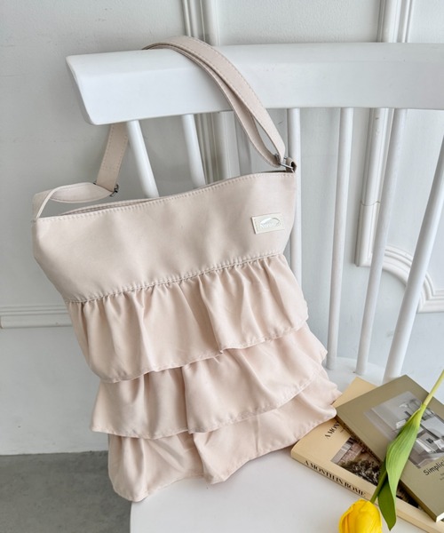 wears（ウェアーズ）の「【A4収納可】フリルショルダーバッグ ティアードバッグ（ショルダーバッグ・レディース・ブラック/ピンク/グレー/オフホワイト・FREE）」の12枚目の写真