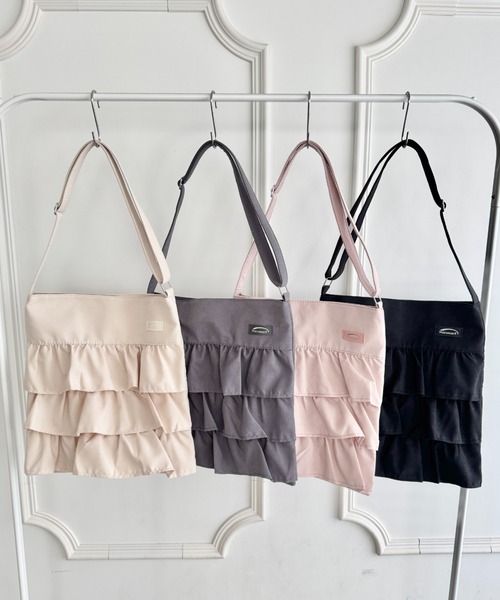 wears（ウェアーズ）の「【A4収納可】フリルショルダーバッグ ティアードバッグ（ショルダーバッグ・レディース・ブラック/ピンク/グレー/オフホワイト・FREE）」の5枚目の写真