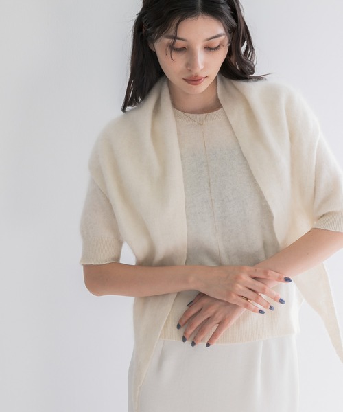 URBAN RESEARCH ROSSO WOMEN(アーバンリサーチ ロッソ)の「ストール付ハーフスリーブファーニット(ニット/セーター・レディース・ベージュ系その他/ライトブルー/オフホワイト・FREE)」の17枚目の写真