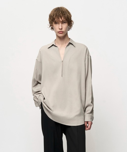 Juha(ユハ)の「TEXTURED VAREUSE SHIRT(シャツ/ブラウス・メンズ・ライトグレー/ブラック・3/4)」の2枚目の写真
