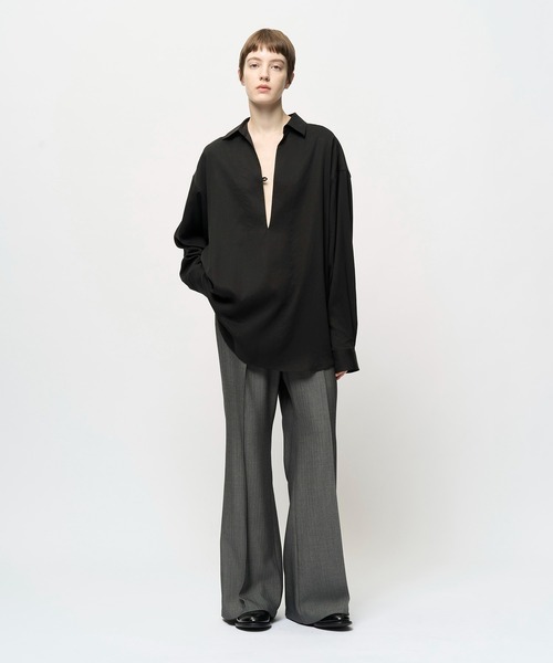 Juha(ユハ)の「TEXTURED VAREUSE SHIRT(シャツ/ブラウス・メンズ・ライトグレー/ブラック・3/4)」の4枚目の写真
