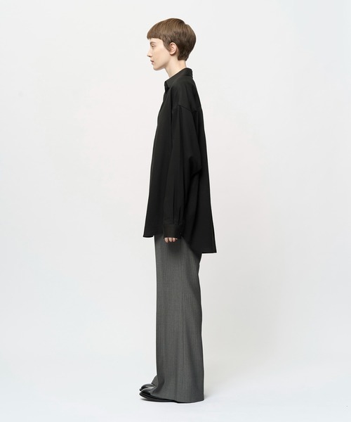 Juha(ユハ)の「TEXTURED VAREUSE SHIRT(シャツ/ブラウス・メンズ・ライトグレー/ブラック・3/4)」の5枚目の写真