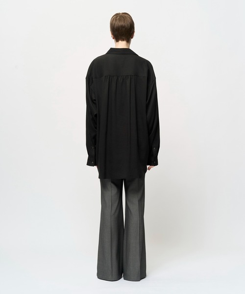 Juha(ユハ)の「TEXTURED VAREUSE SHIRT(シャツ/ブラウス・メンズ・ライトグレー/ブラック・3/4)」の6枚目の写真