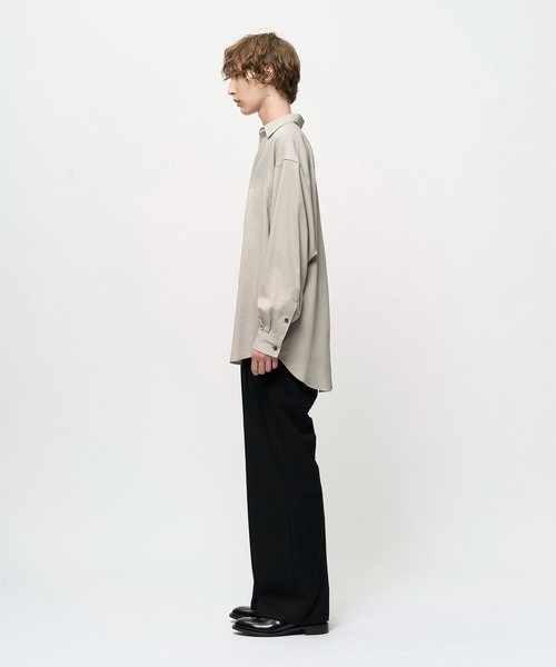Juha(ユハ)の「TEXTURED VAREUSE SHIRT(シャツ/ブラウス・メンズ・ライトグレー/ブラック・3/4)」の8枚目の写真