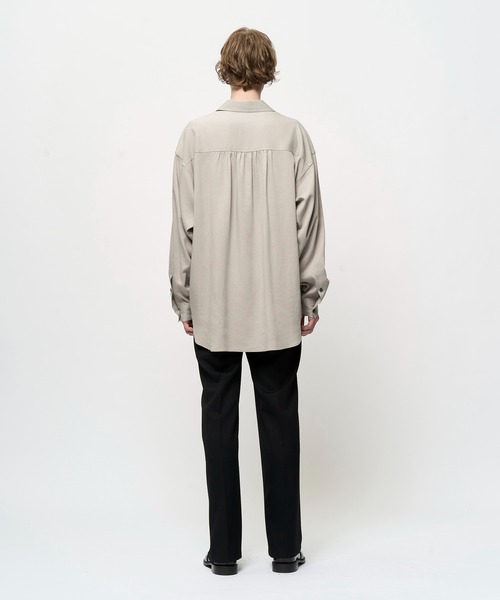 Juha(ユハ)の「TEXTURED VAREUSE SHIRT(シャツ/ブラウス・メンズ・ライトグレー/ブラック・3/4)」の9枚目の写真
