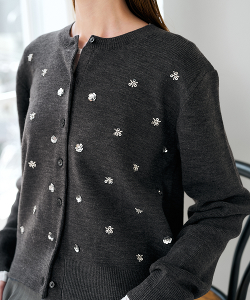 U by SPICK&SPAN(ユーバイスピックアンドスパン)の「ビジューニットカーディガン(カーディガン/ボレロ・レディース・グリーン/チャコールグレー/ホワイト・FREE)」の10枚目の写真