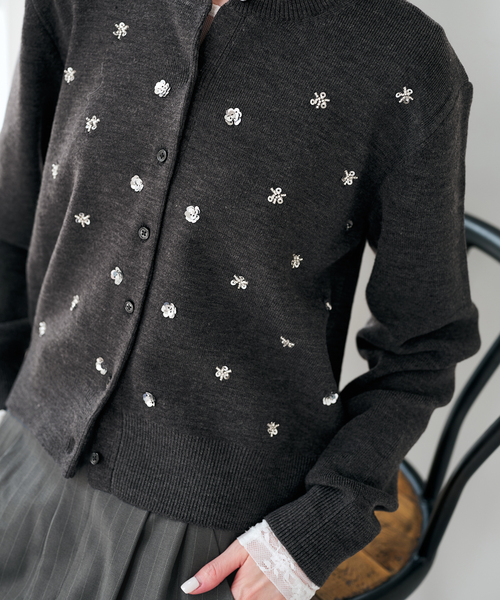 U by SPICK&SPAN(ユーバイスピックアンドスパン)の「ビジューニットカーディガン(カーディガン/ボレロ・レディース・グリーン/チャコールグレー/ホワイト・FREE)」の11枚目の写真
