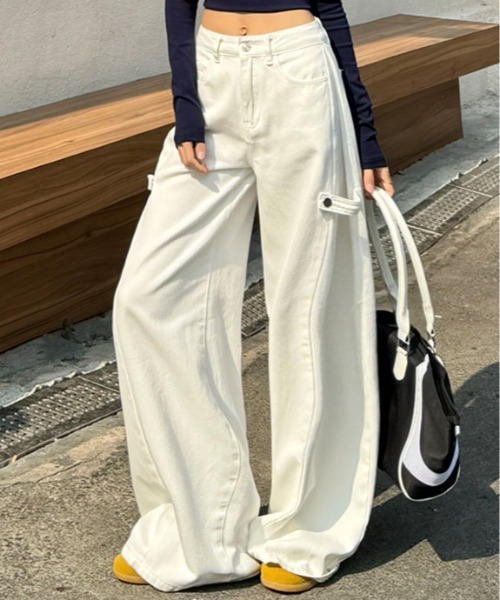 ＆soiree（アンドソワレ）の「サイドプリーツバックル付きデニムワイドパンツ（デニムパンツ・レディース・インディゴブルー/ホワイト・X-LARGE/LARGE/MEDIUM/SMALL/X-SMALL）」の3枚目の写真