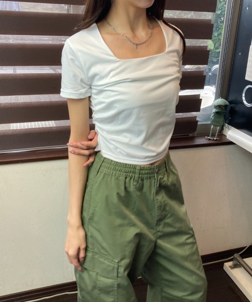 tolene(トレネ)の「スクエアネック クロップド丈 フィットTシャツ(Tシャツ/カットソー・レディース・ブラック/ホワイト・FREE)」の18枚目の写真