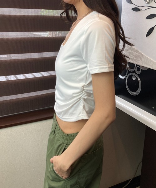 tolene(トレネ)の「スクエアネック クロップド丈 フィットTシャツ(Tシャツ/カットソー・レディース・ブラック/ホワイト・FREE)」の12枚目の写真