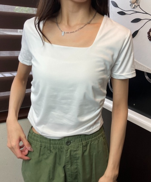 tolene(トレネ)の「スクエアネック クロップド丈 フィットTシャツ(Tシャツ/カットソー・レディース・ブラック/ホワイト・FREE)」の3枚目の写真