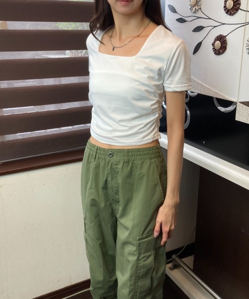 tolene(トレネ)の「スクエアネック クロップド丈 フィットTシャツ(Tシャツ/カットソー・レディース・ブラック/ホワイト・FREE)」の22枚目の写真