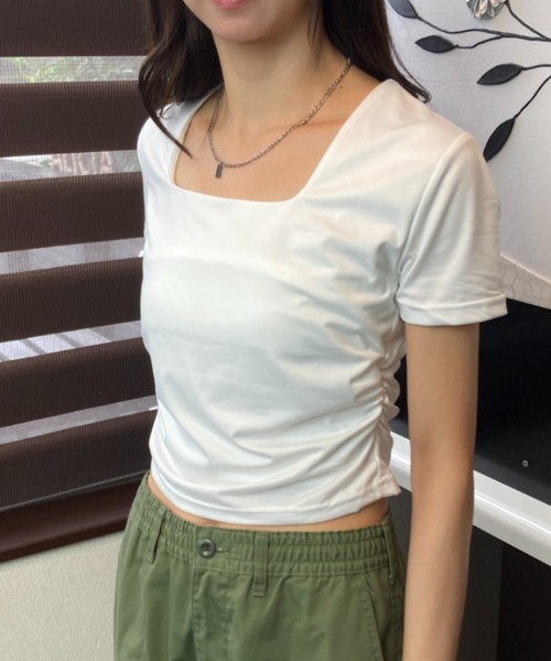 tolene(トレネ)の「スクエアネック クロップド丈 フィットTシャツ(Tシャツ/カットソー・レディース・ブラック/ホワイト・FREE)」の5枚目の写真
