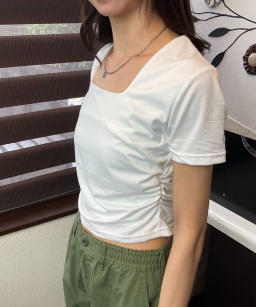 tolene(トレネ)の「スクエアネック クロップド丈 フィットTシャツ(Tシャツ/カットソー・レディース・ブラック/ホワイト・FREE)」の10枚目の写真