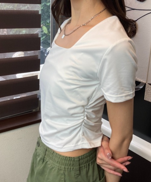tolene(トレネ)の「スクエアネック クロップド丈 フィットTシャツ(Tシャツ/カットソー・レディース・ブラック/ホワイト・FREE)」の11枚目の写真